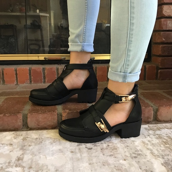 Black cut out sides block heel vegan booties✨ - Picture 2 of 8